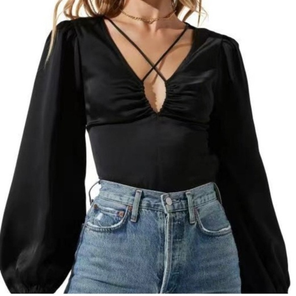 NWOT ASTR the Label black keyhole puff sleeve blouse size small